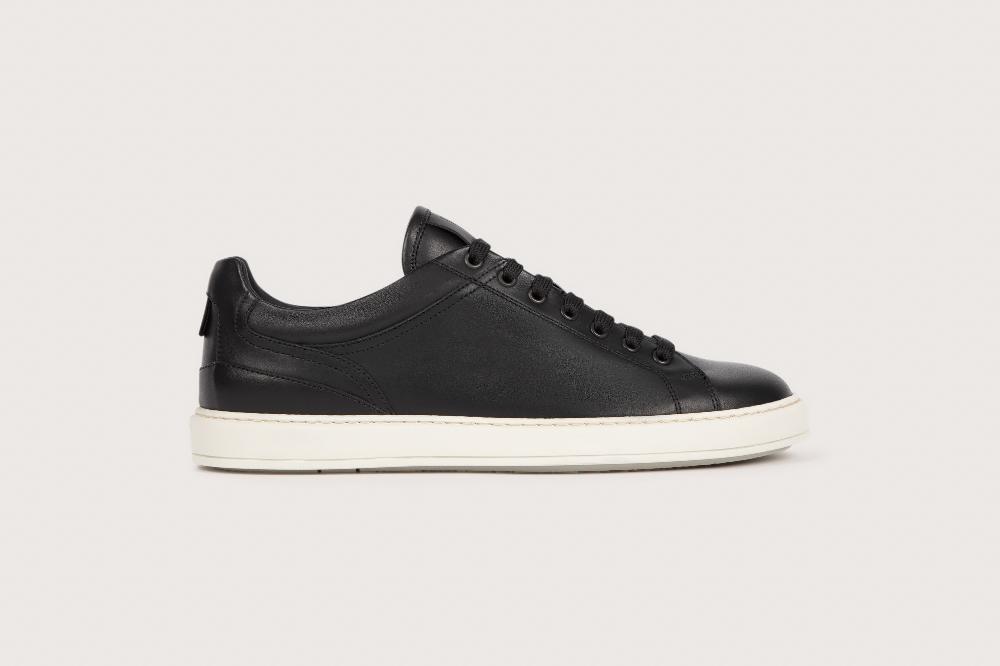 Heschung Sneakers Homme Moderne Et épurée En Purecalf Noir Sur Une Semelle Gomme