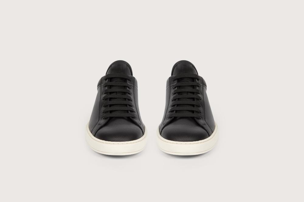 Heschung Sneakers Homme Moderne Et épurée En Purecalf Noir Sur Une Semelle Gomme