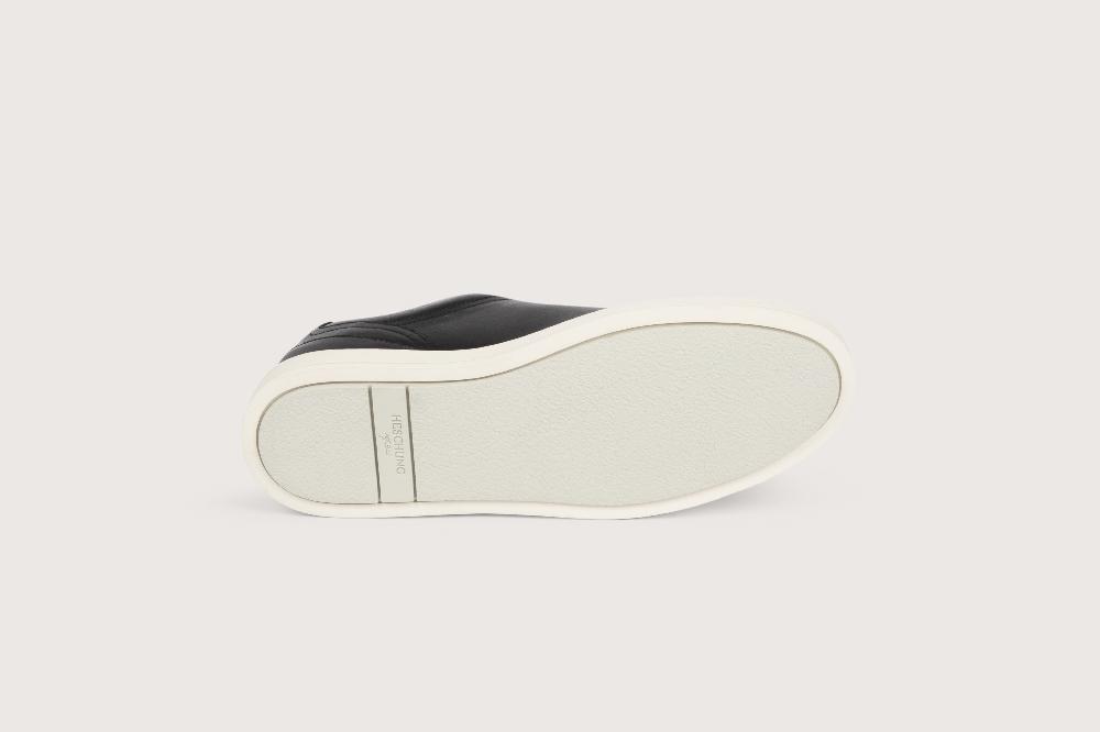 Heschung Sneakers Homme Moderne Et épurée En Purecalf Noir Sur Une Semelle Gomme