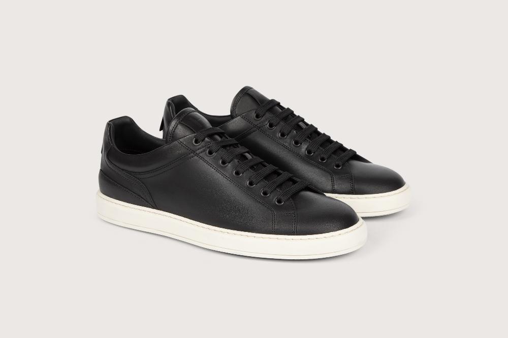 heschung Sneakers homme moderne et épurée en purecalf noir sur une semelle gomme
