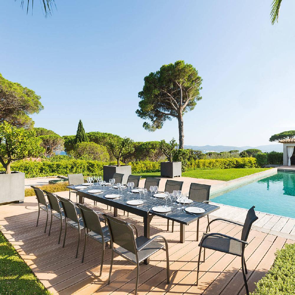 hesperide Ensemble table de jardin extensible + 12 fauteuils empilables PIAZZA Graphite