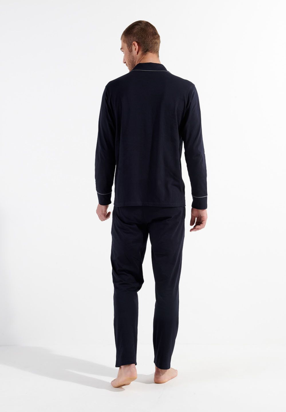 Hom Fabriqué Dans Des Matières De Qualité Pour Apporter Confort Et Style