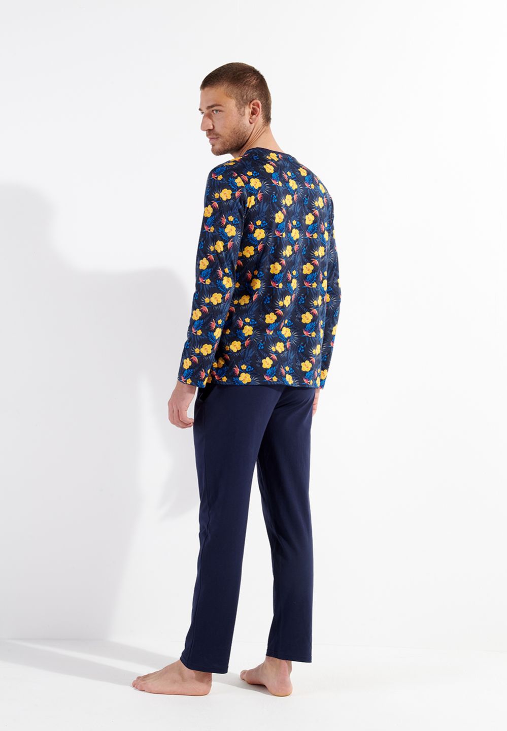 Hom Fabriqué Dans Des Matières De Qualité Pour Apporter Confort Et Style