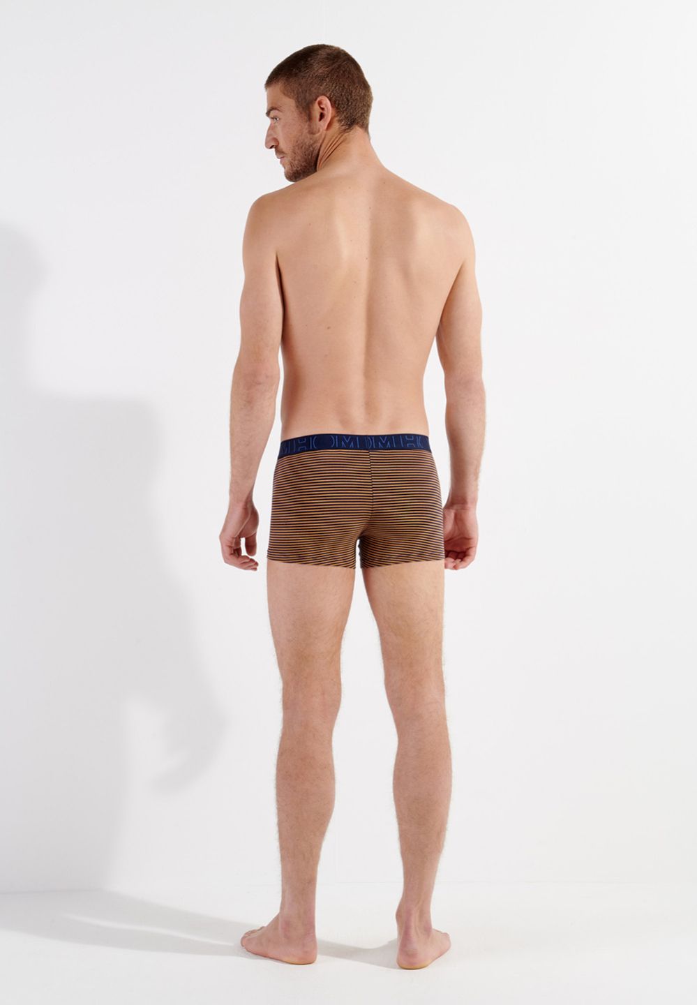 Hom Fabriqué Dans Des Matières De Qualité Pour Apporter Confort Et Style