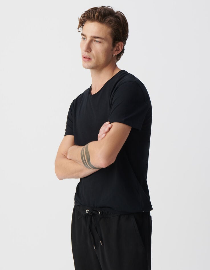 Ikks T-shirt L'Essentiel Noir Col V Homme