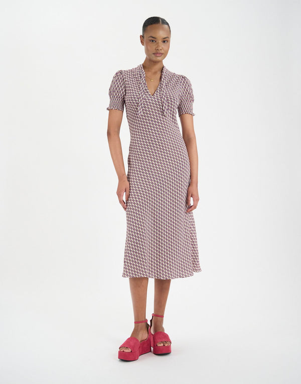 Ines De La Fressange Robe Cerise Motifs Feuilles De Chêne