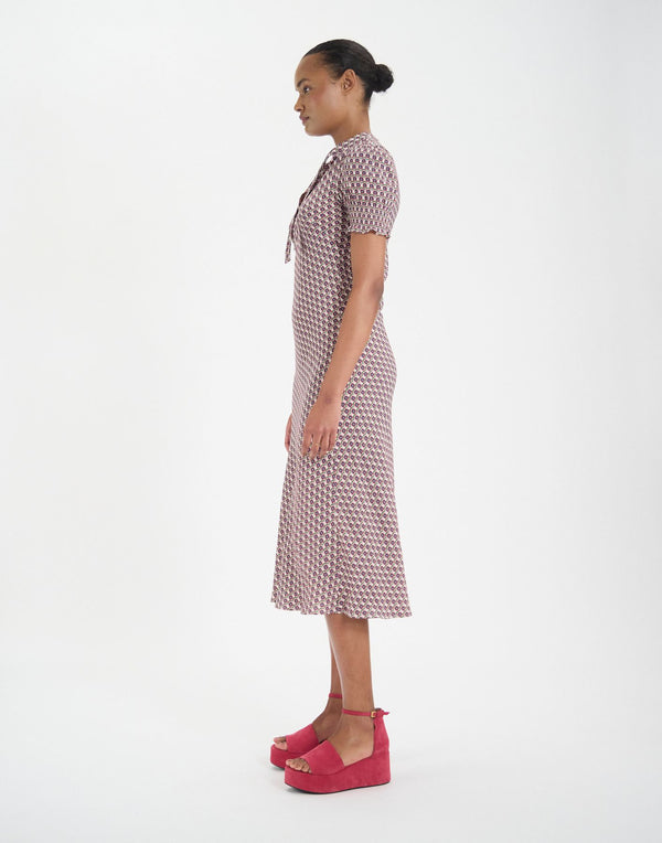 Ines De La Fressange Robe Cerise Motifs Feuilles De Chêne