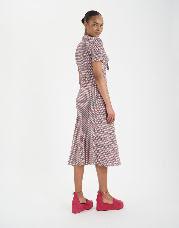 Ines De La Fressange Robe Cerise Motifs Feuilles De Chêne