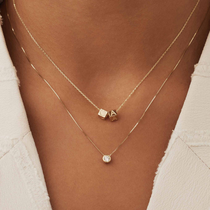 Isabel Bernard Cadeau D'Isabel Breloque Cube En Or 14 Carats Avec Lettre Et Or Collier Coffret Cadeau