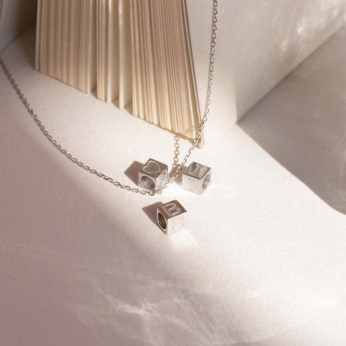 Isabel Bernard Cadeau D'Isabel Cube En Or Blanc 14 Carats Avec Coeur Et Or Blanc Collier Coffret Cadeau