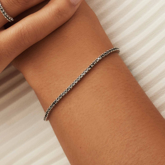 Isabel Bernard De La Paix Cecile Bracelet Tennis En Or Blanc 14 Carats Avec Diamant Noir 1.47 Carat