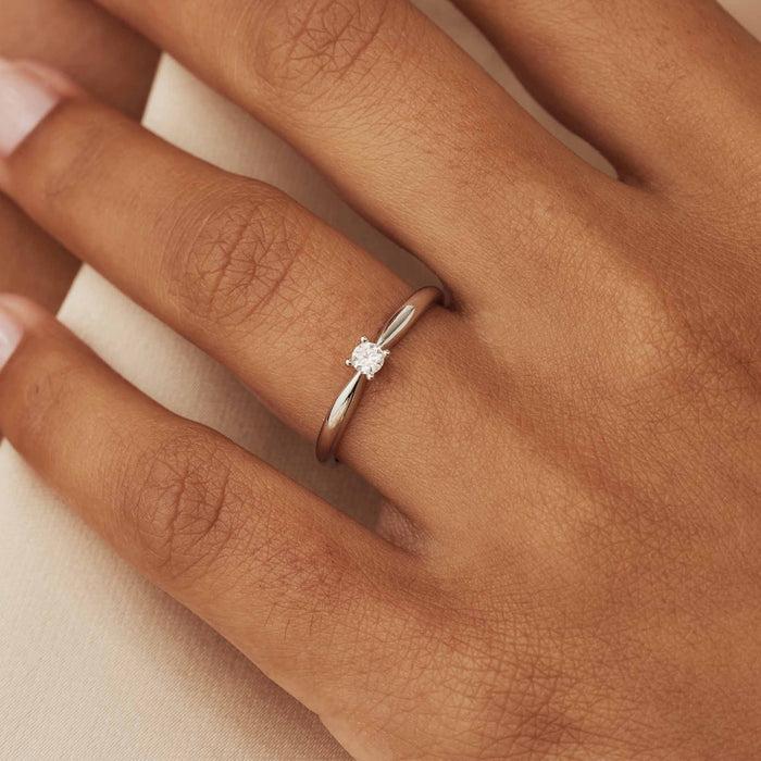 Isabel Bernard De La Paix Celesse Bague En Or Blanc 14 Carats Avec Diamant 0.07 Carat