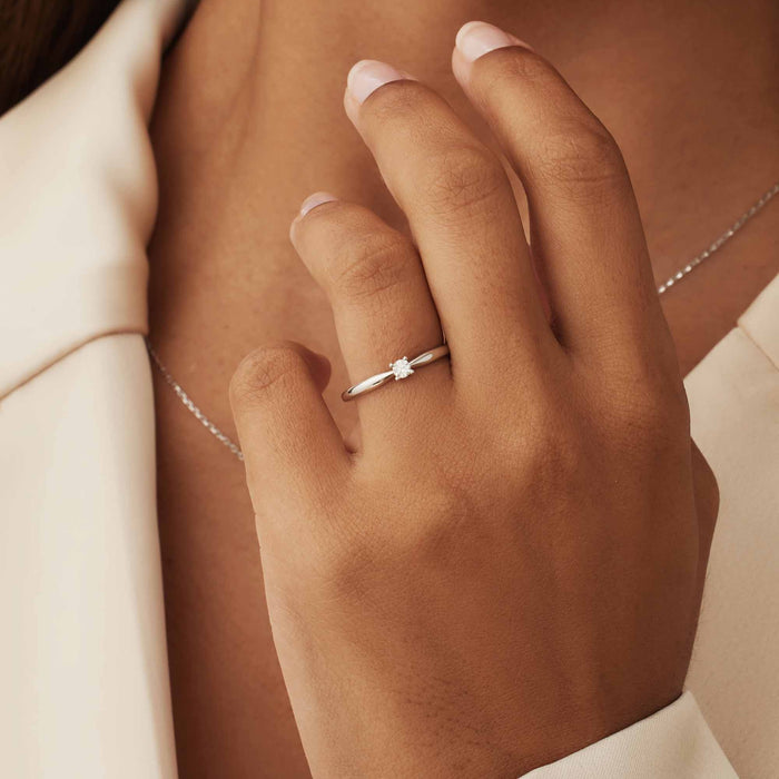 Isabel Bernard De La Paix Celesse Bague En Or Blanc 14 Carats Avec Diamant 0.07 Carat