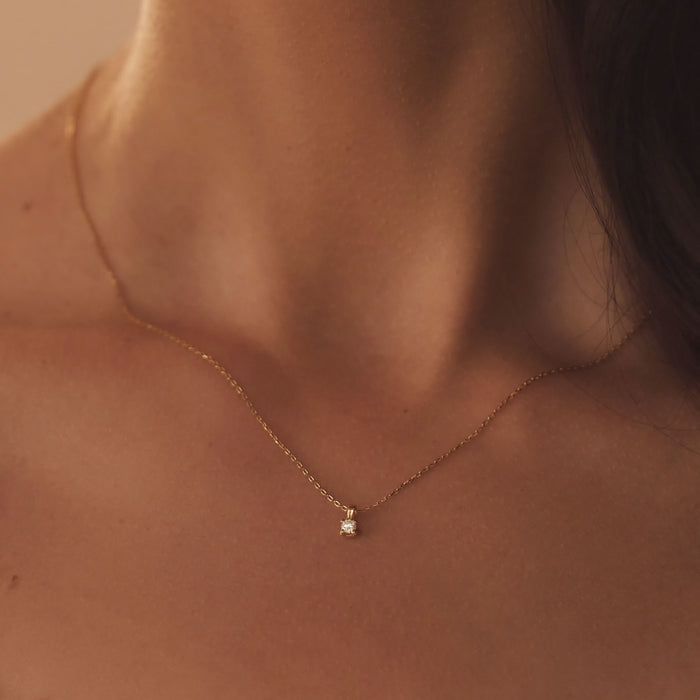 Isabel Bernard De La Paix Celesse Collier En Or 14 Carats Avec Diamant 0.07 Carat