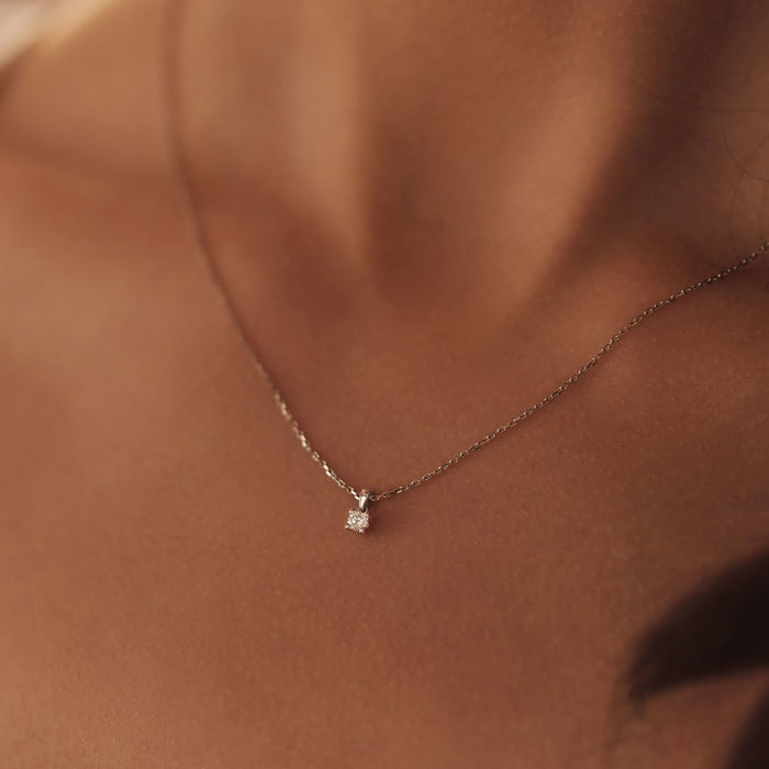 Isabel Bernard De La Paix Celesse Collier En Or Blanc 14 Carats Avec Diamant 0.07 Carat