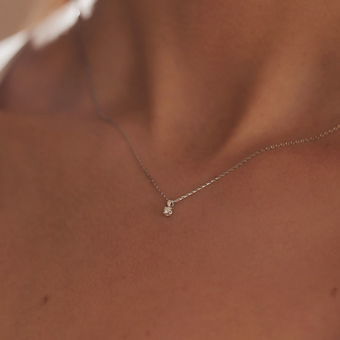 Isabel Bernard De La Paix Céline Collier En Or Blanc 14 Carats Avec Diamant 0.05 Carat