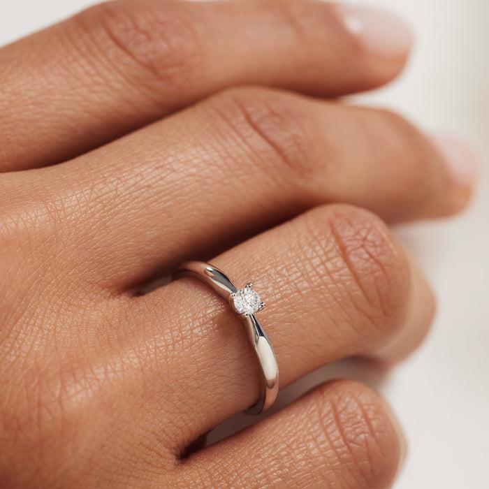 Isabel Bernard De La Paix Christine Bague En Or Blanc 14 Carats Avec Diamant 0.10 Carat