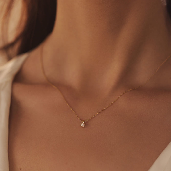 Isabel Bernard De La Paix Christine Collier En Or 14 Carats Avec Diamant 0.10 Carat