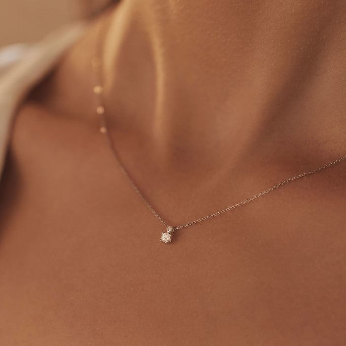 Isabel Bernard De La Paix Christine Collier En Or Blanc 14 Carats Avec Diamant 0.10 Carat