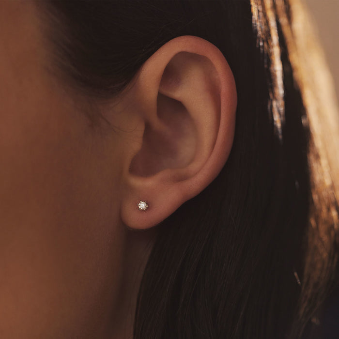 Isabel Bernard De La Paix Emily Clous D'oreilles En Or Blanc 14 Carats Avec Diamant 0.10 Carat