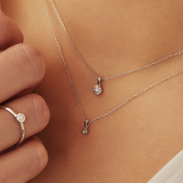 Isabel Bernard De La Paix Inaya Collier En Or Blanc 14 Carats Avec Diamant 0.03 Carat