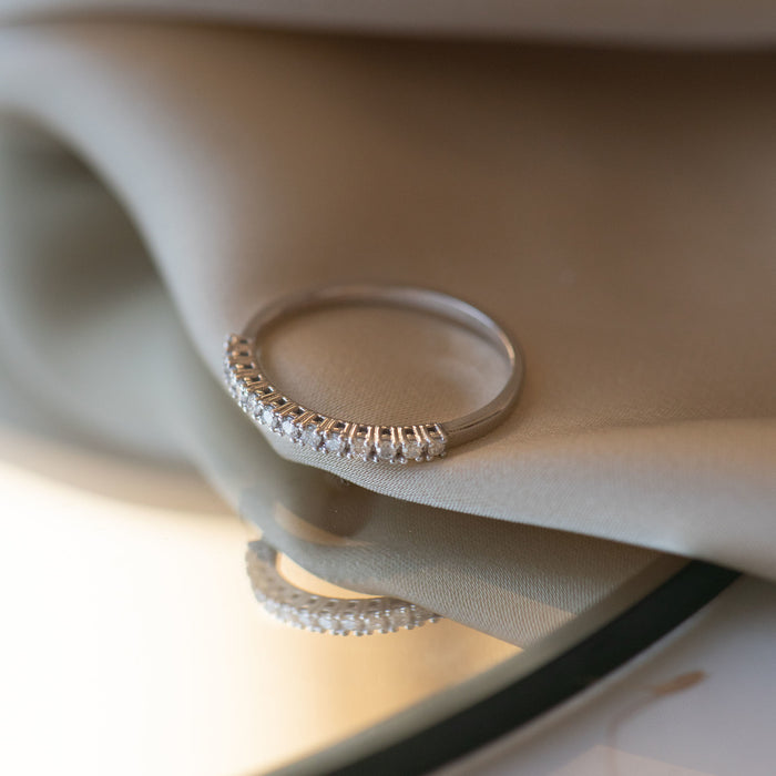 Isabel Bernard De La Paix Madeline Bague En Or Blanc 14 Carats Avec Diamant 0.14 Carat