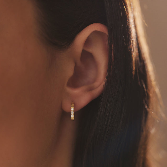 Isabel Bernard De La Paix Madeline Créoles En Or 14 Carats Avec Diamant 0.15 Carat