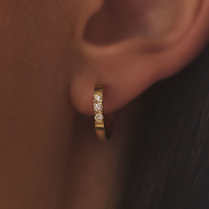 Isabel Bernard De La Paix Madeline Créoles En Or 14 Carats Avec Diamant 0.15 Carat