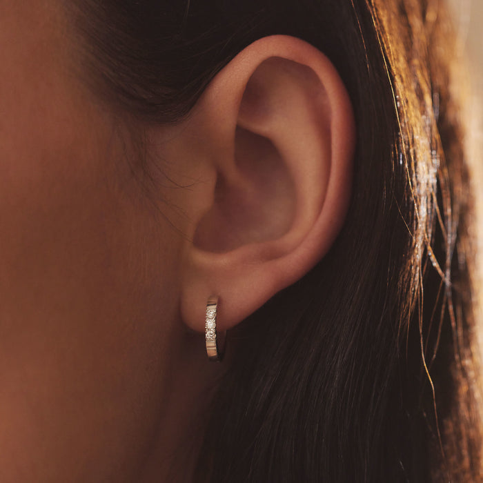 Isabel Bernard De La Paix Madeline Créoles En Or Blanc 14 Carats Avec Diamant 0.15 Carat