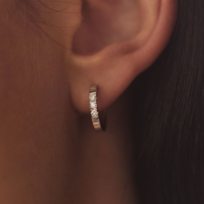 Isabel Bernard De La Paix Madeline Créoles En Or Blanc 14 Carats Avec Diamant 0.15 Carat