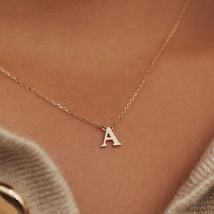 Isabel Bernard La Concorde Chloé Collier Initiale En Or Rose 14 Carats Avec Lettre