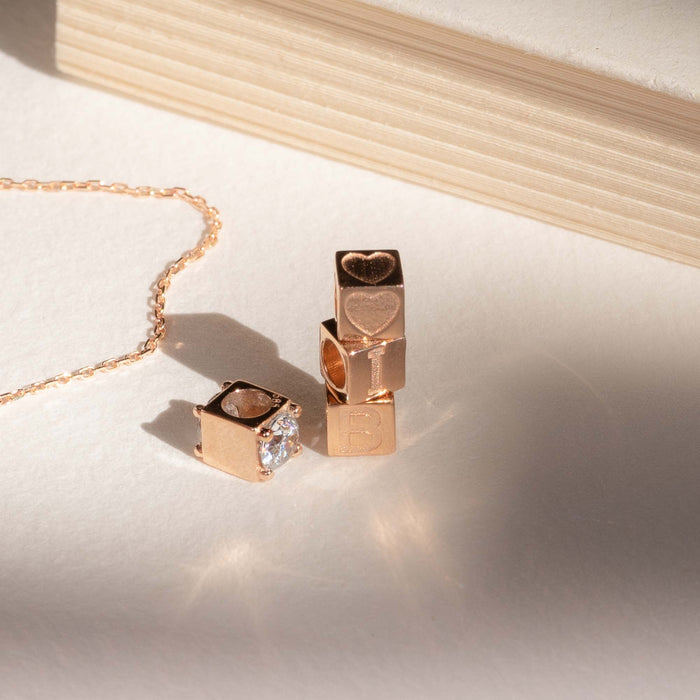 Isabel Bernard La Concorde Felie Breloque Cube En Or Rose 14 Carats Avec Cœur