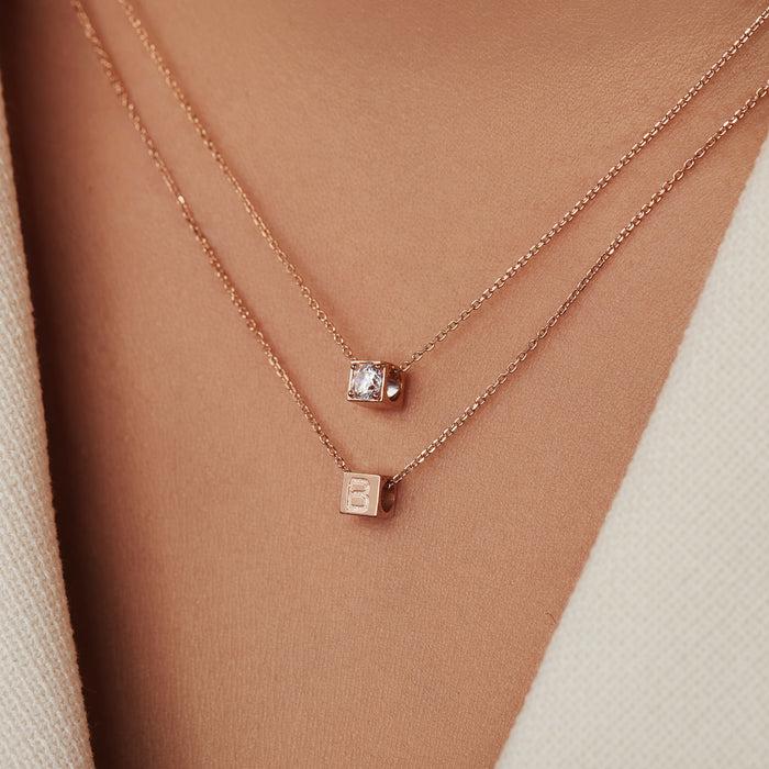 Isabel Bernard La Concorde Felie Breloque Initiale Cube En Or Rose 14 Carats Avec Lettre