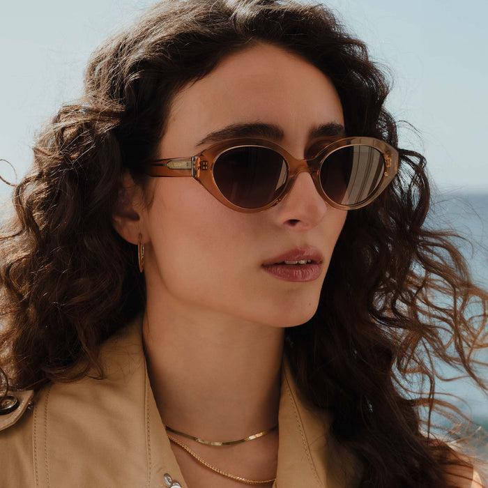 Isabel Bernard La Villette Rosaire Transparant Beige Lunettes De Soleil Ovales Avec Des Verres Bruns Dégradés