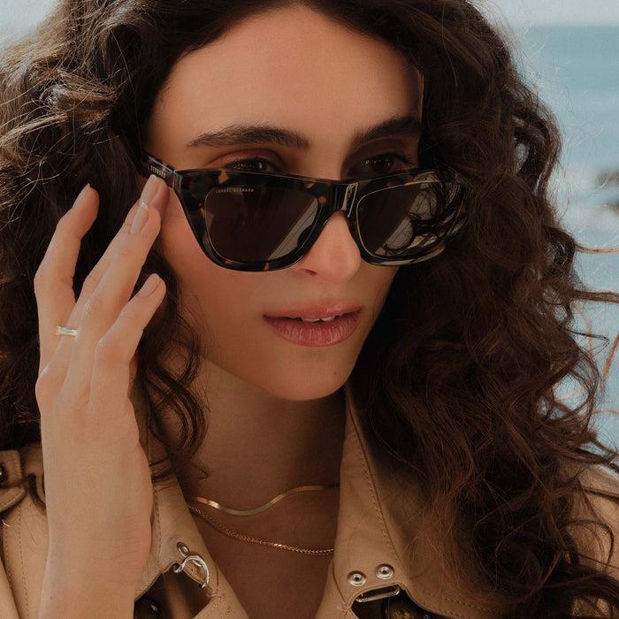 Isabel Bernard La Villette Roselin Lunettes De Soleil Cat Eye Tortue Marron Avec Des Verres Bruns