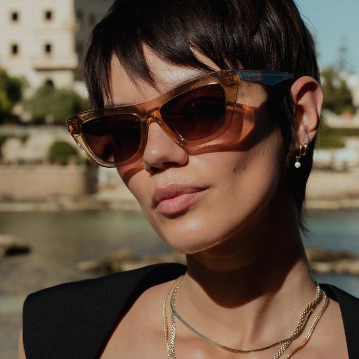 Isabel Bernard La Villette Roselin Transparant Beige Cat Eye Lunettes De Soleil Avec Des Verres Bruns Dégradés