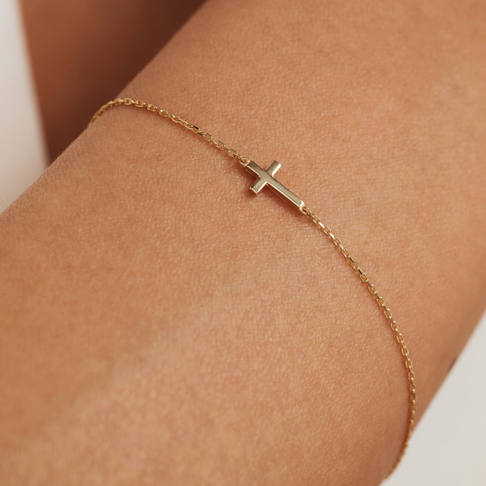 Isabel Bernard Monceau Solange Bracelet En Or 14 Carats Avec Croix