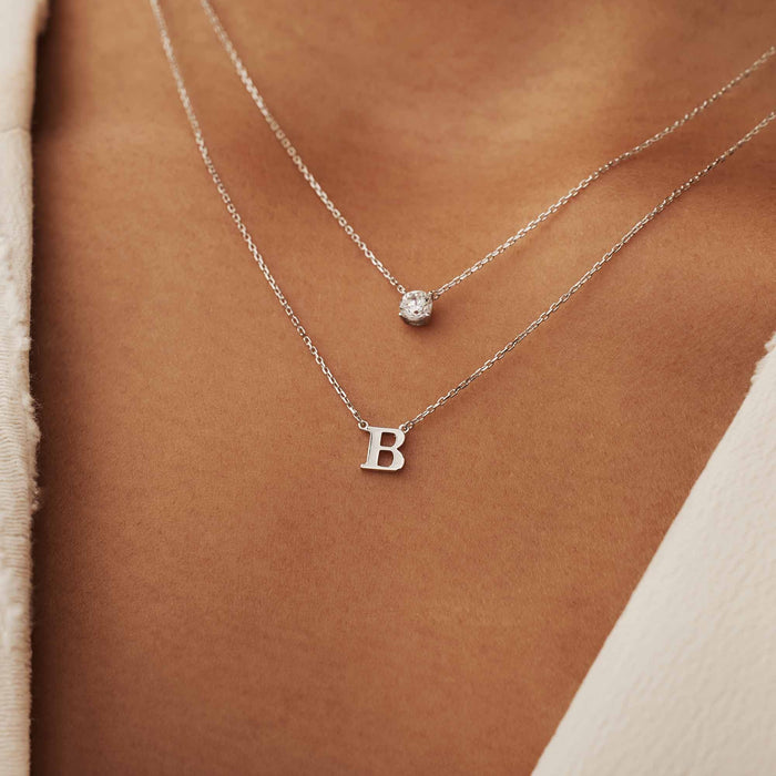 Isabel Bernard Saint Germain Chloé Collier Initiale En Or Blanc 14 Carats Avec Lettre