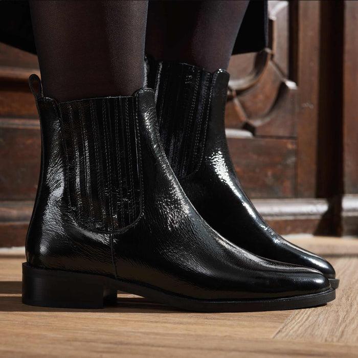 Isabel Bernard Vendôme Chey Chelsea Boots En Cuir Verni Noir