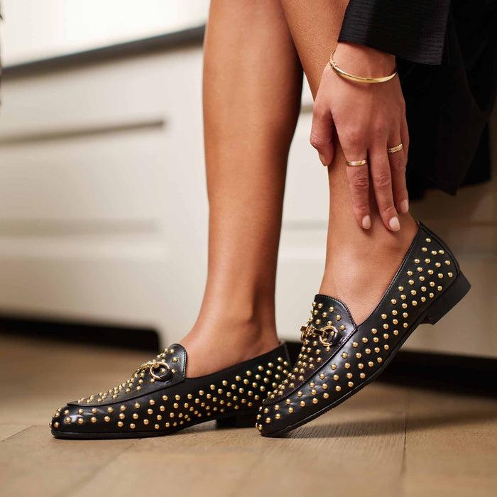 Isabel Bernard Vendôme Fleur Mocassins à Talon Avec Cloutés En Cuir De Veau Noir