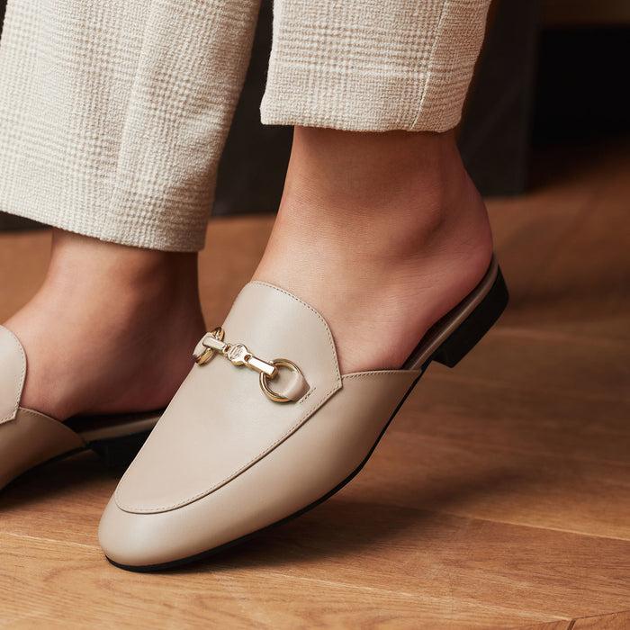 Isabel Bernard Vendôme Fleur Mules Mocassins à Talon En Cuir De Veau Taupe
