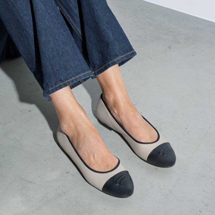 Isabel Bernard Vendôme Ynes Taupe En Cuir Ballerines En Cuir De Veau