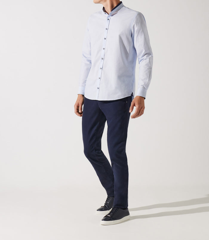 izac Chemise col mao à coudières bleu ciel et marine JOY