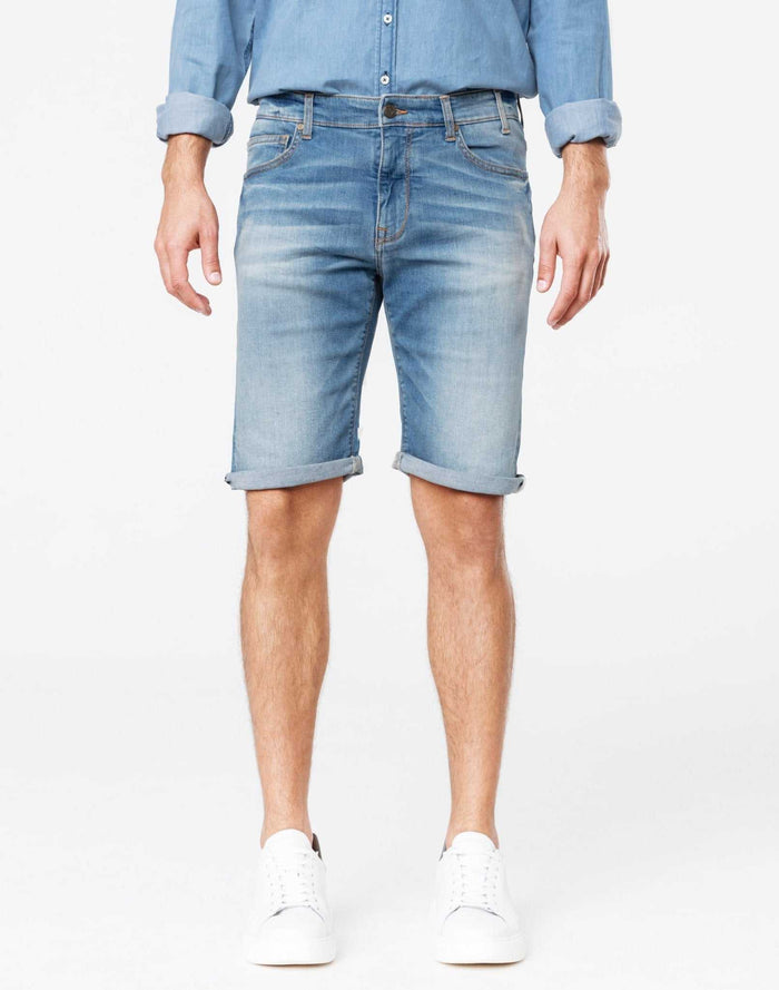 izac Bermuda slim en jean délavé