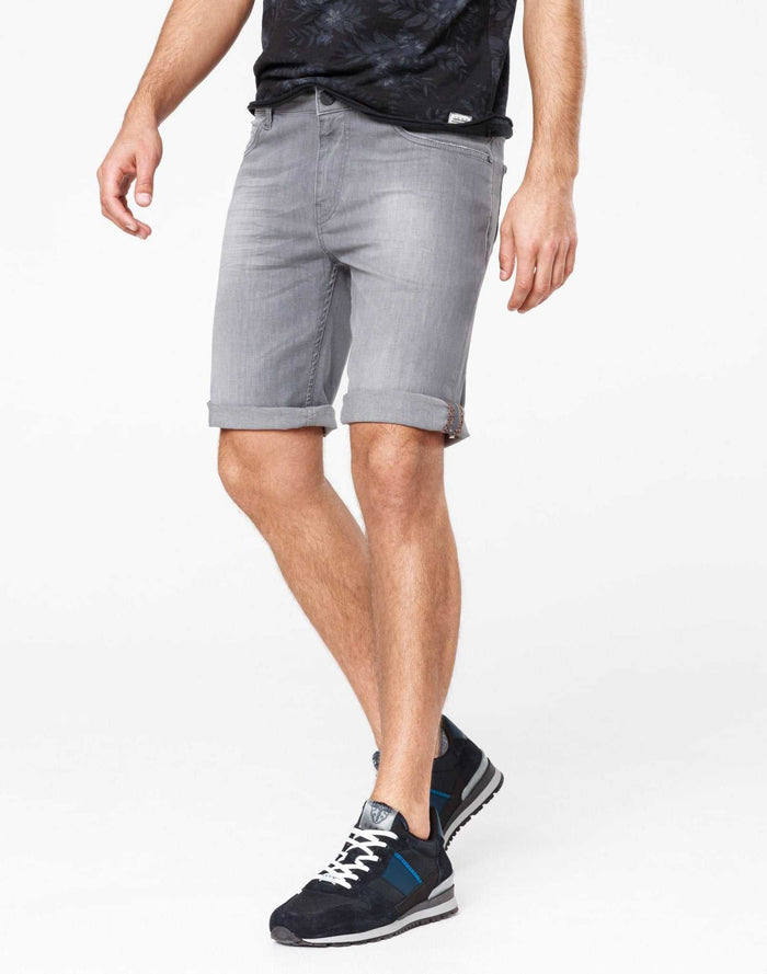 izac Bermuda slim en jean gris clair