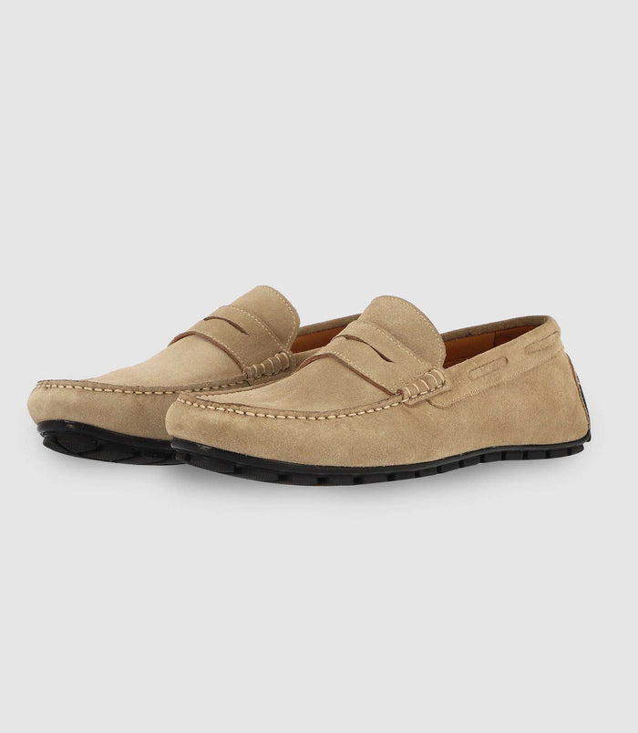 Izac Chaussures Bateau En Daim Beige