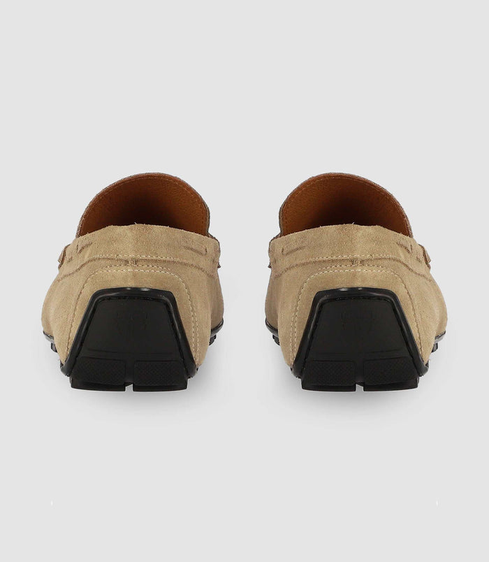 Izac Chaussures Bateau En Daim Beige