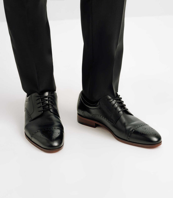 Izac Chaussures Derby En Cuir Noires