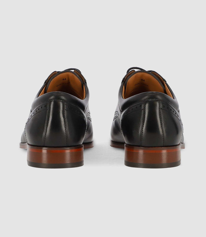 Izac Chaussures Derby En Cuir Noires