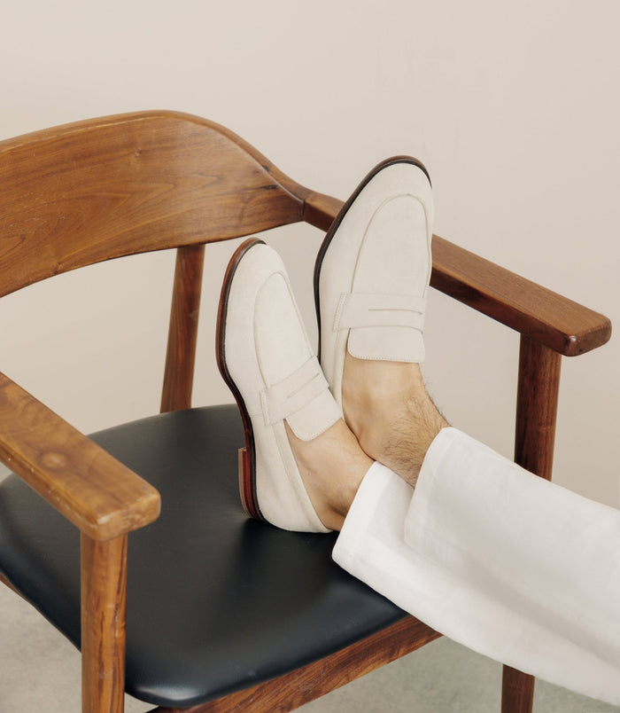 izac Chaussures mocassin en cuir suédé écru